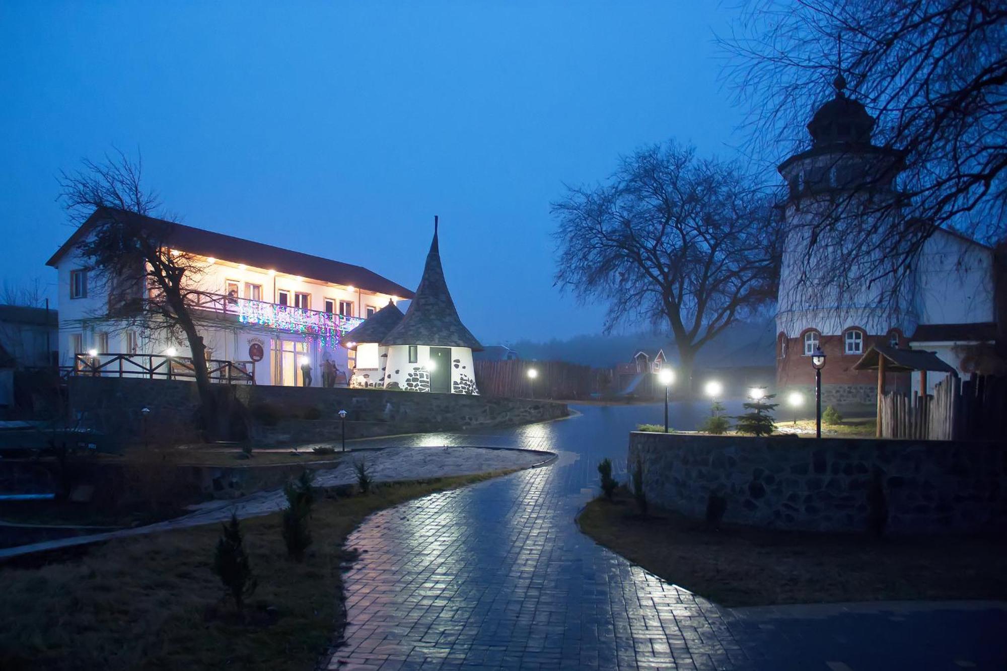 Mayak Resort Kam'yani Potoky Exteriör bild