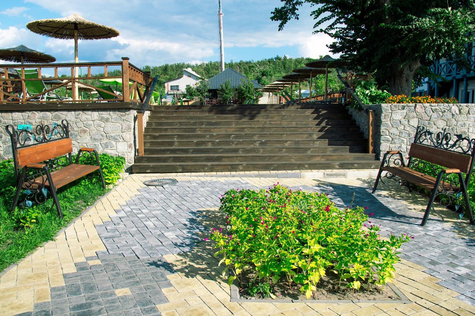 Mayak Resort Kam'yani Potoky Exteriör bild
