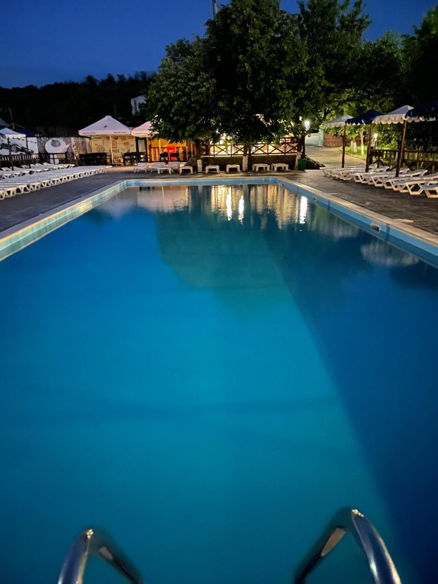 Mayak Resort Kam'yani Potoky Exteriör bild