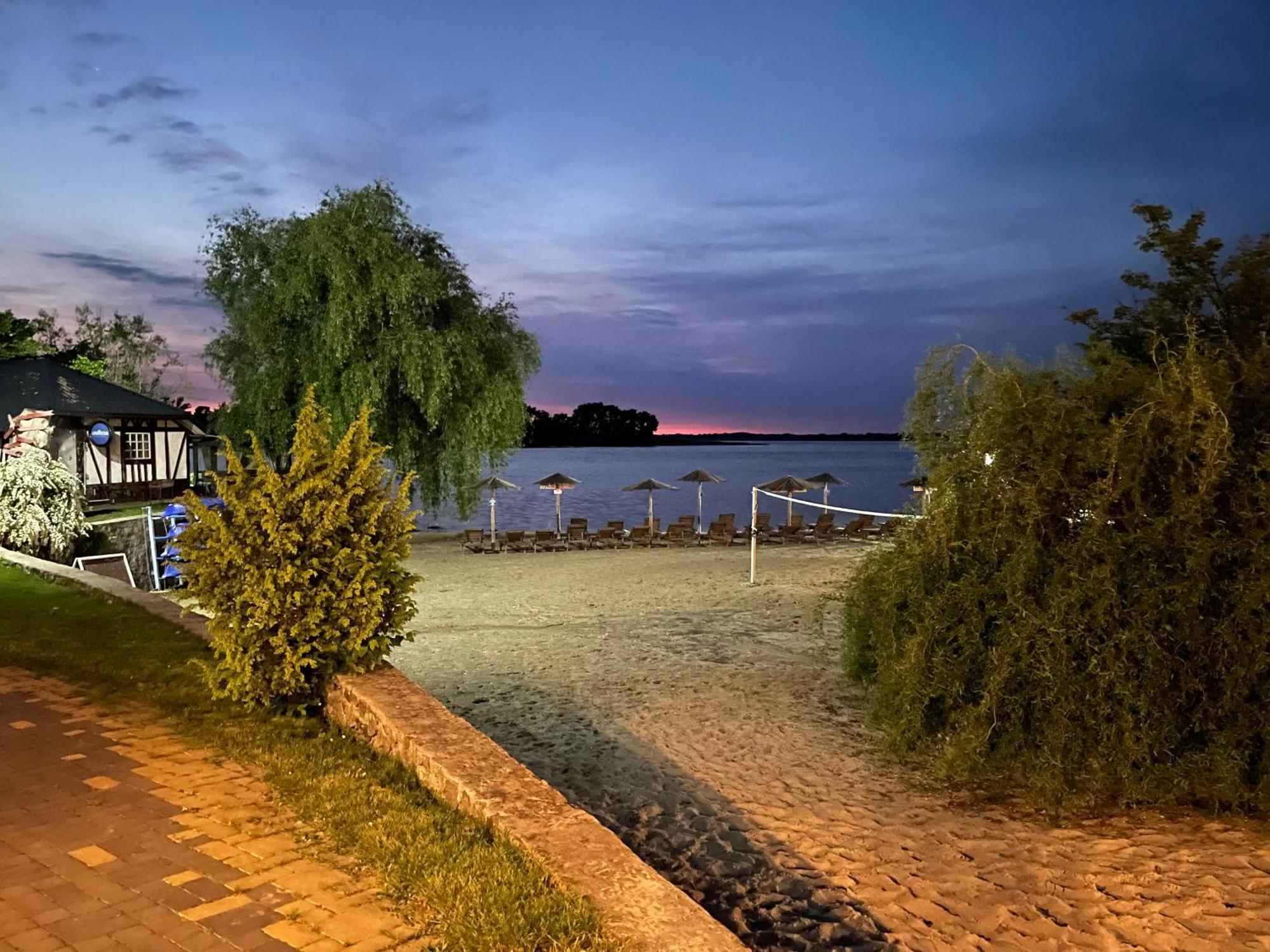 Mayak Resort Kam'yani Potoky Exteriör bild