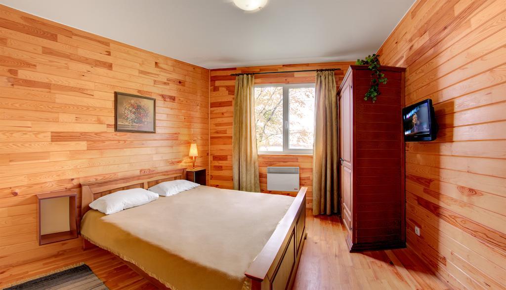 Mayak Resort Kam'yani Potoky Rum bild